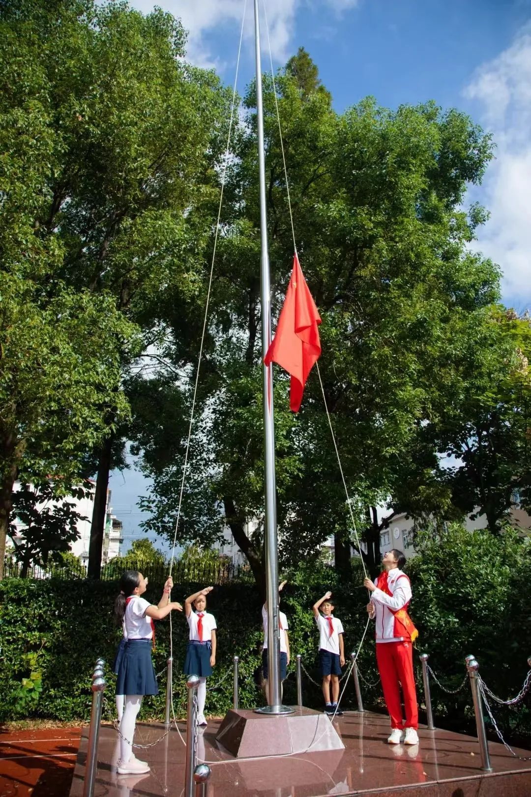 青少年游泳女子冠军有哪些_青少女游泳比赛_青少年游泳冠军女子